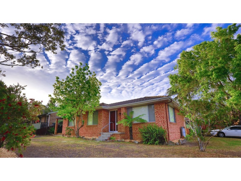 8 Peak Avenue, North Nowra NSW 2541