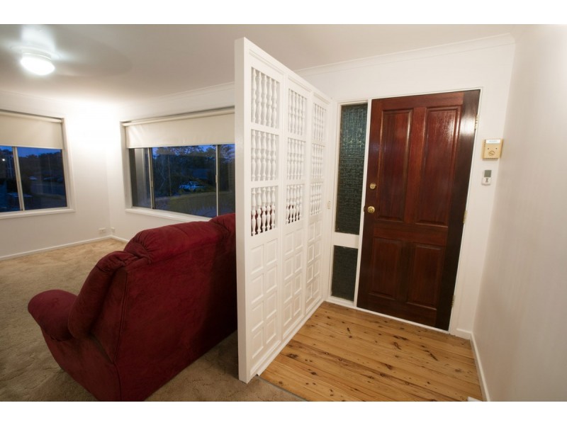 8 Peak Avenue, North Nowra NSW 2541