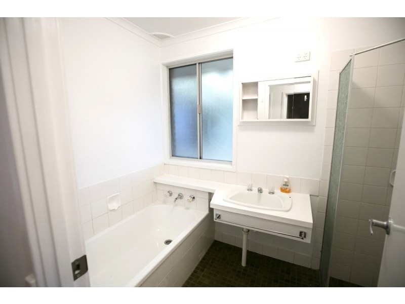 8 Peak Avenue, North Nowra NSW 2541