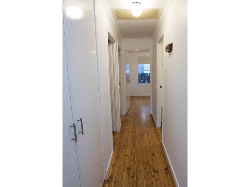 8 Peak Avenue, North Nowra NSW 2541