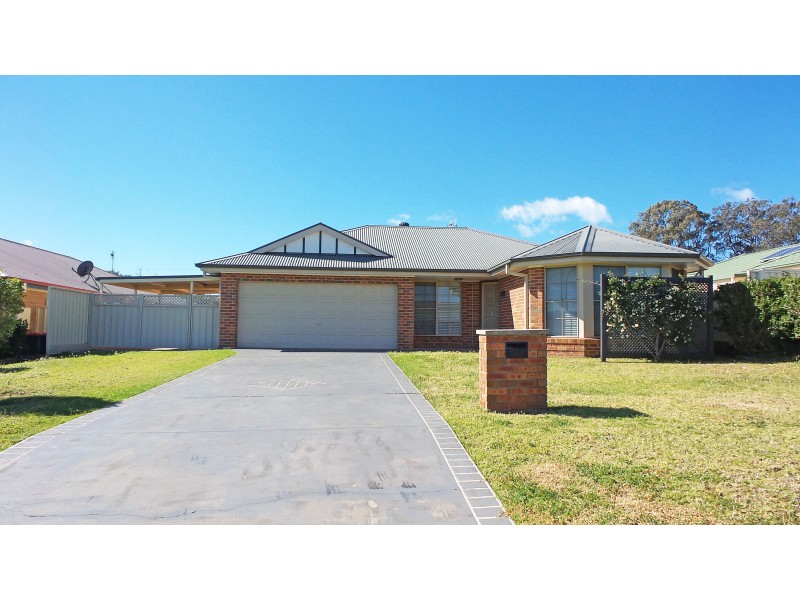 57 Burradoo Crescent, Nowra NSW 2541