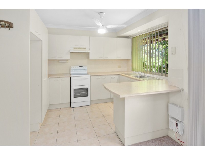 2/63 Brinawarr Street, Bomaderry NSW 2541