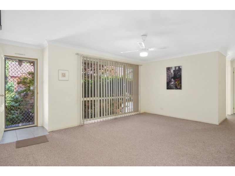 2/63 Brinawarr Street, Bomaderry NSW 2541