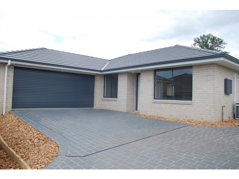 2/123C Meroo Road, Bomaderry NSW 2541