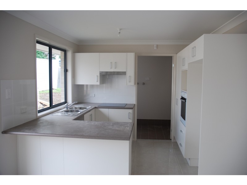 2/123C Meroo Road, Bomaderry NSW 2541