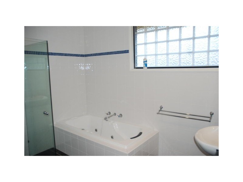 33 Walsh Crescent, North Nowra NSW 2541