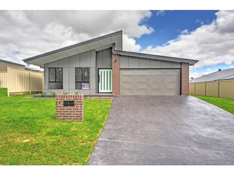 12 Alata Crescent, South Nowra NSW 2541