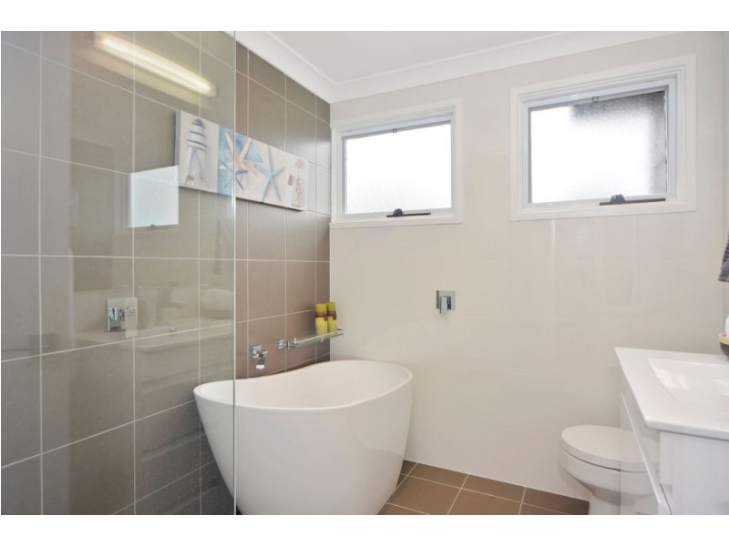 2 Monk Crescent, Bomaderry NSW 2541