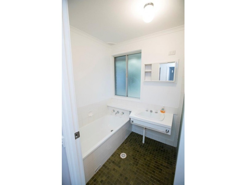 8 Peak Avenue, North Nowra NSW 2541