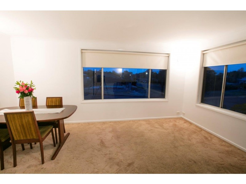 8 Peak Avenue, North Nowra NSW 2541