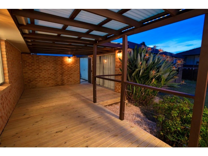 8 Peak Avenue, North Nowra NSW 2541