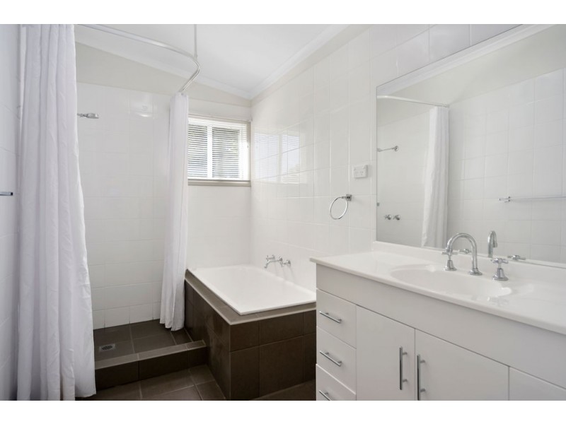 2 Gould Avenue, Nowra NSW 2541