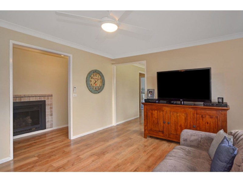 9 Yeovil Drive, Bomaderry NSW 2541