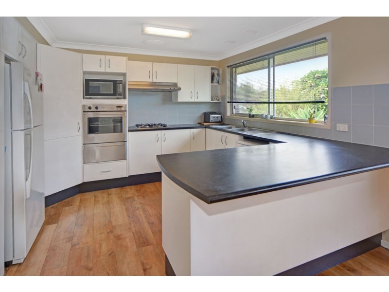 9 Yeovil Drive, Bomaderry NSW 2541