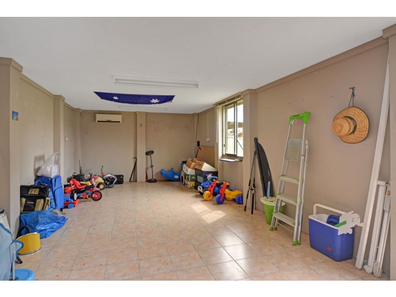 9 Yeovil Drive, Bomaderry NSW 2541
