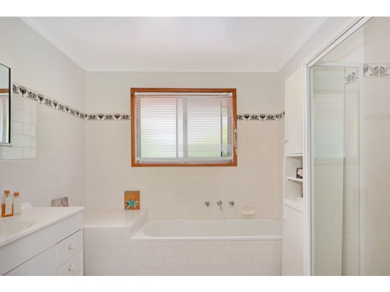 110 Jasmine Drive, Bomaderry NSW 2541