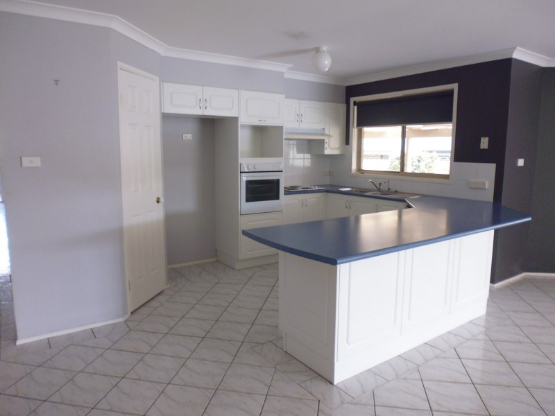 18 Langside Avenue, West Nowra NSW 2541