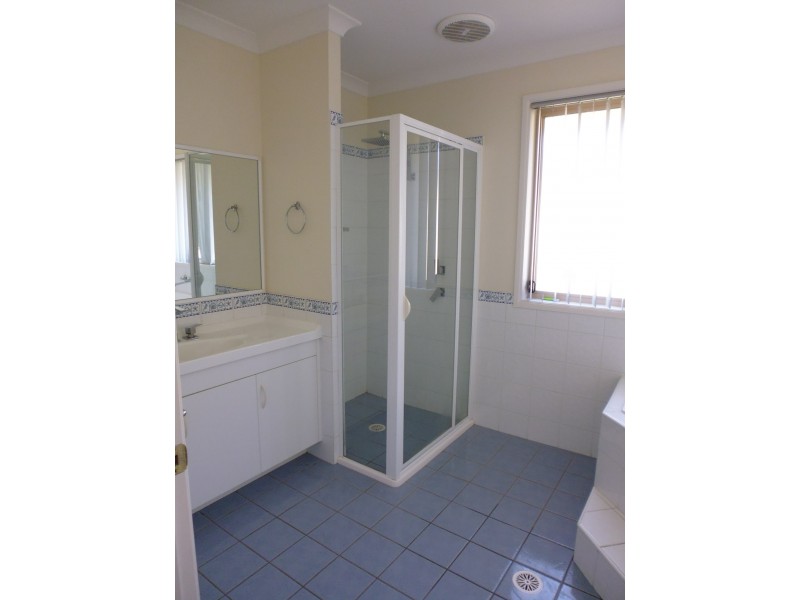 18 Langside Avenue, West Nowra NSW 2541