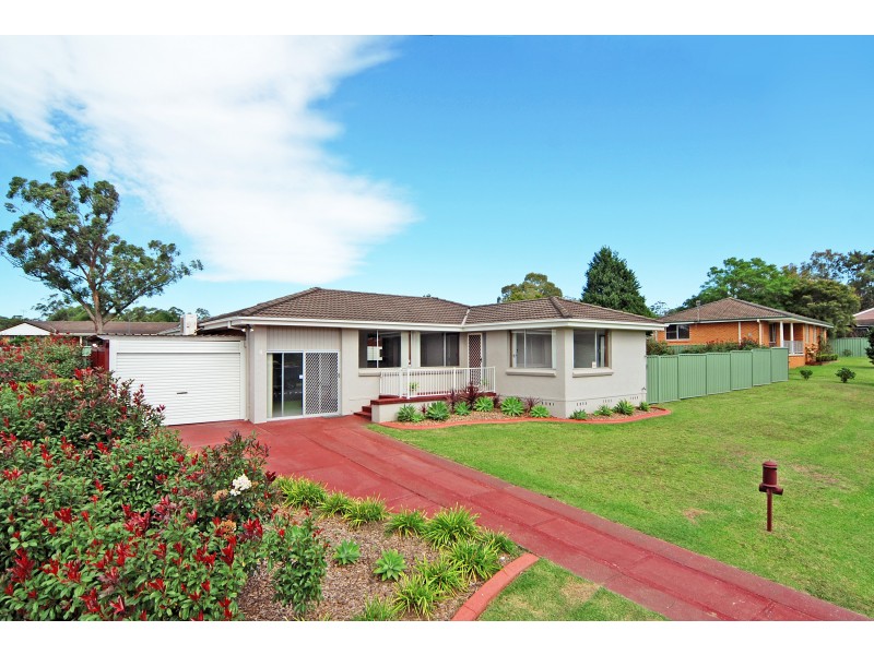 4 Yeovil Drive, Bomaderry NSW 2541