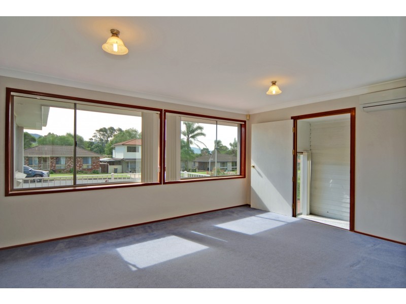 4 Yeovil Drive, Bomaderry NSW 2541