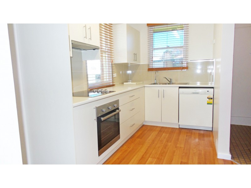 1 Young Avenue, Nowra NSW 2541