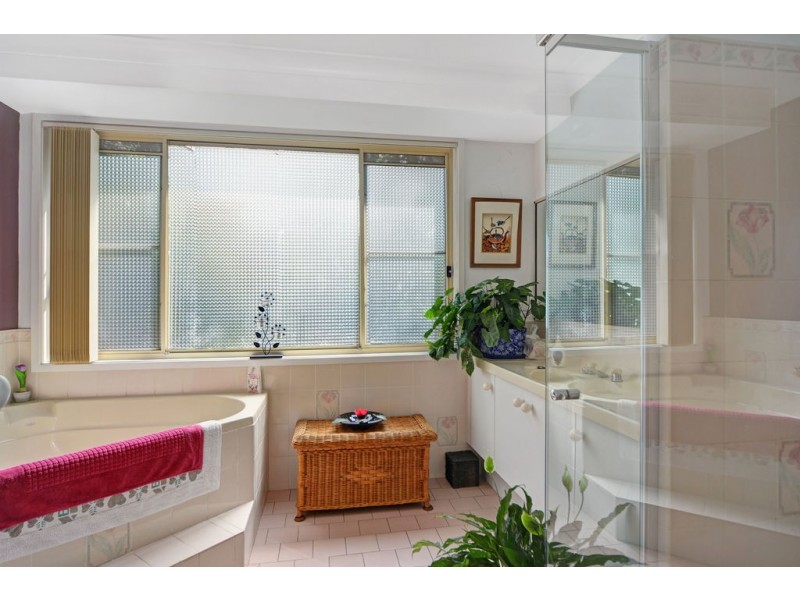 10 Romar Close, Bomaderry NSW 2541