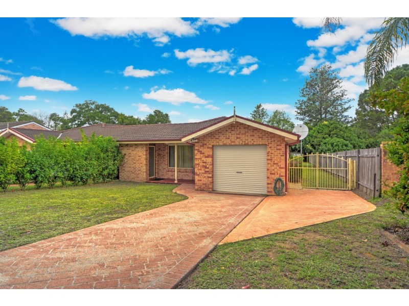24 Lyndhurst Drive, Bomaderry NSW 2541