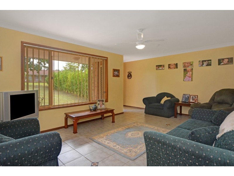 24 Lyndhurst Drive, Bomaderry NSW 2541