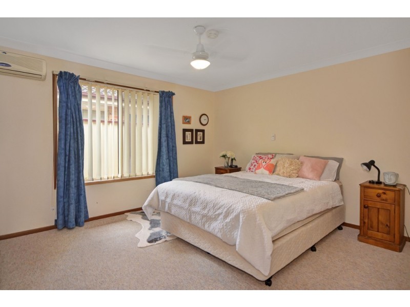 24 Lyndhurst Drive, Bomaderry NSW 2541