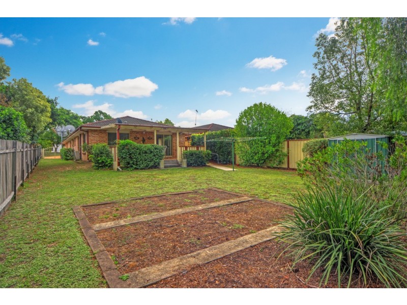 24 Lyndhurst Drive, Bomaderry NSW 2541