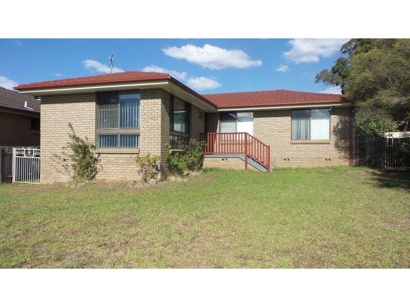 8 Yeovil Drive, Bomaderry NSW 2541