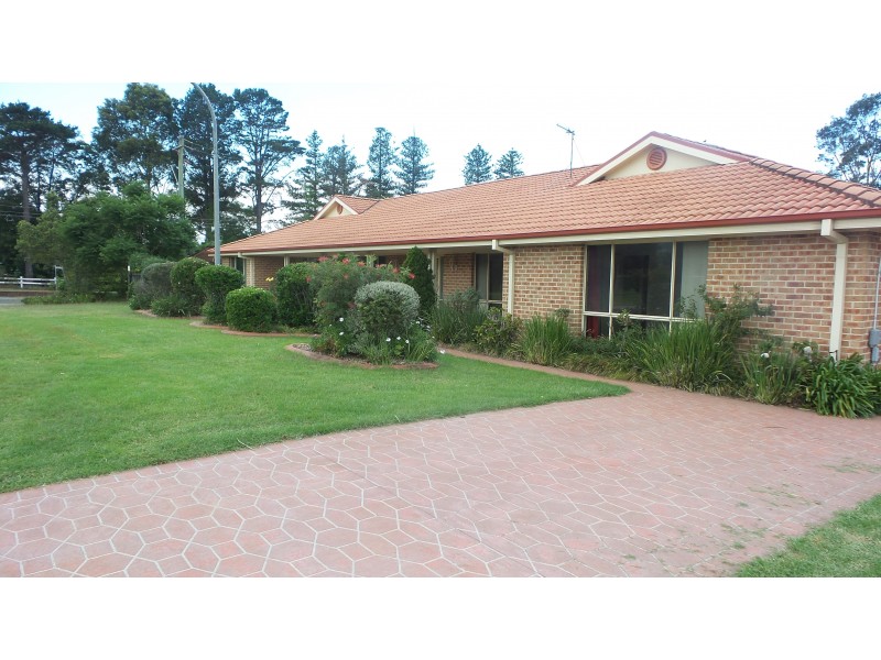 1 Emerald Drive, Meroo Meadow NSW 2540