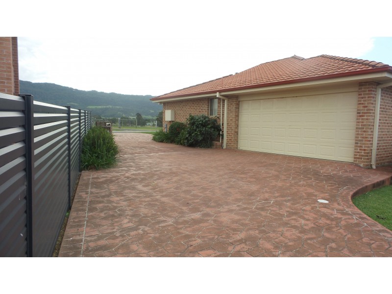 1 Emerald Drive, Meroo Meadow NSW 2540