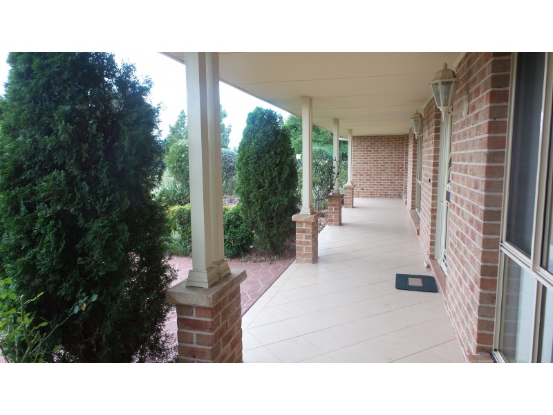 1 Emerald Drive, Meroo Meadow NSW 2540