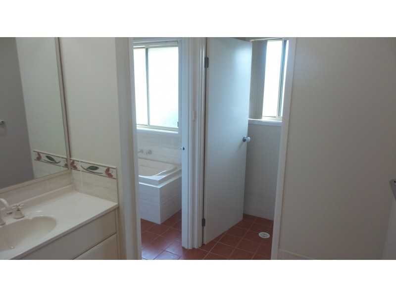 1 Emerald Drive, Meroo Meadow NSW 2540