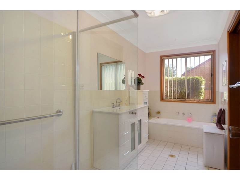 5/4 Carisbrooke Close, Bomaderry NSW 2541