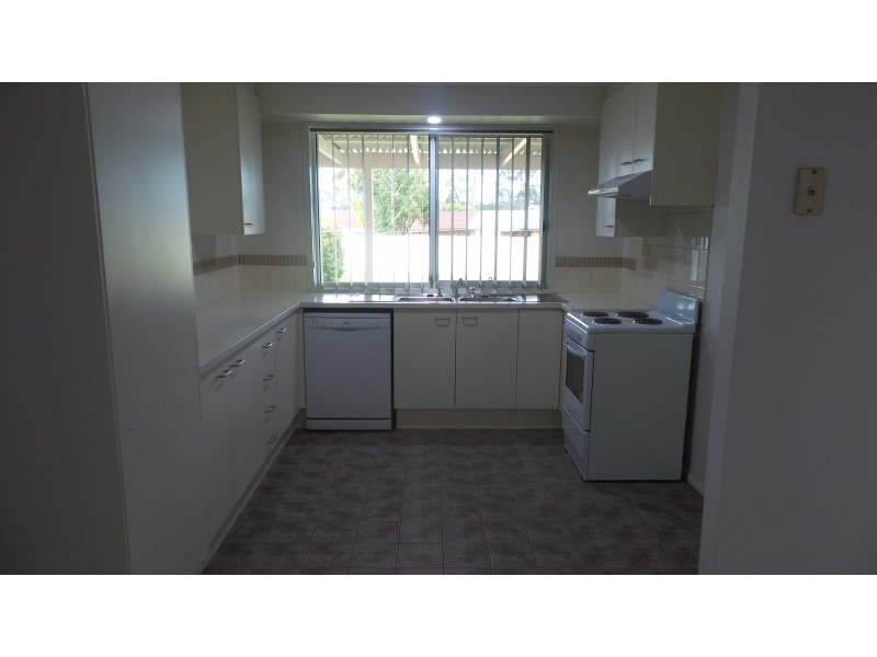 8 Elderberry Avenue, Worrigee NSW 2540