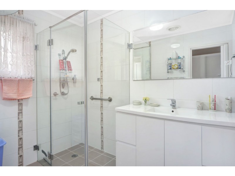 6 Neale Place, Bomaderry NSW 2541