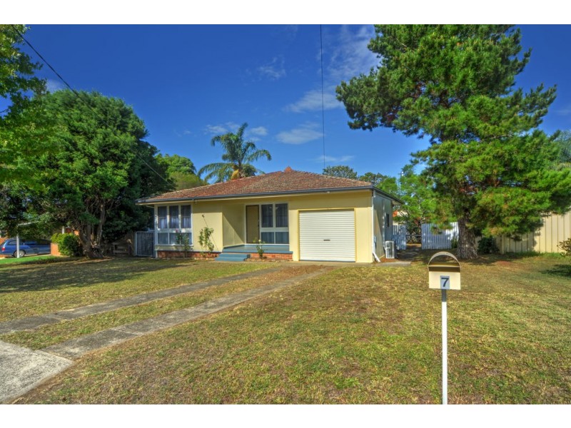 7 Alfred Street, Bomaderry NSW 2541