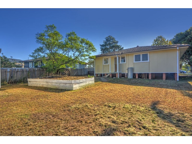 7 Alfred Street, Bomaderry NSW 2541