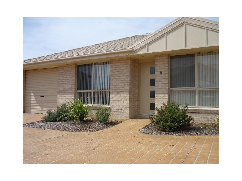 6/8 Meroo Road, Bomaderry NSW 2541