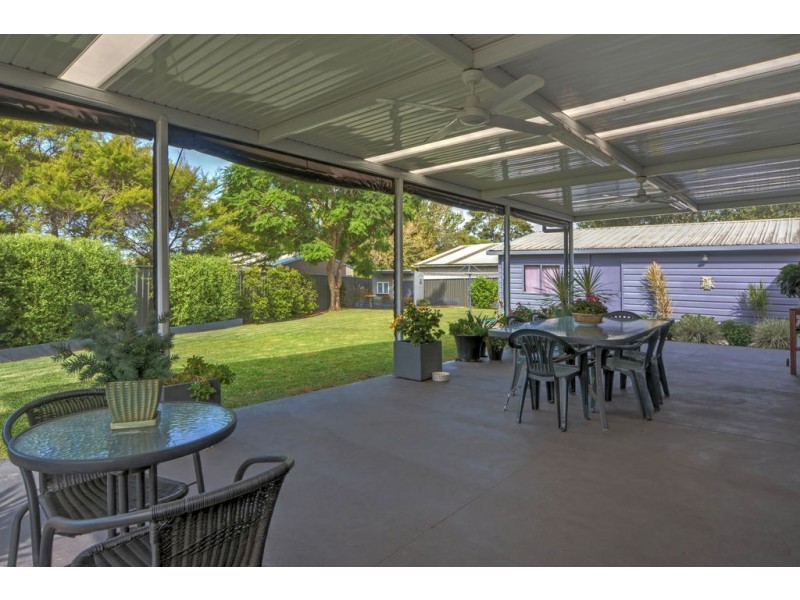 4 Ramsey Grove, Bomaderry NSW 2541