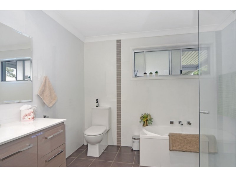 4 Ramsey Grove, Bomaderry NSW 2541