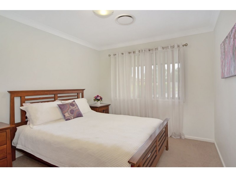 4 Ramsey Grove, Bomaderry NSW 2541