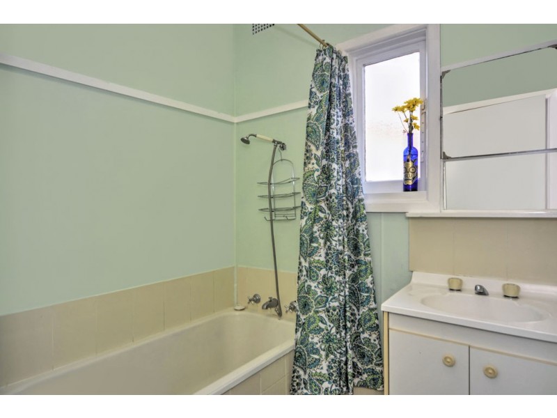 8 Hollands Road, Nowra NSW 2541