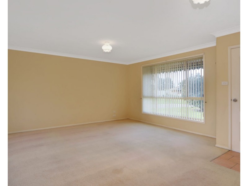 16 Hermes Crescent, Worrigee NSW 2540