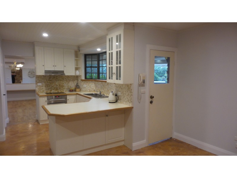4 Wasdale Place, Bomaderry NSW 2541