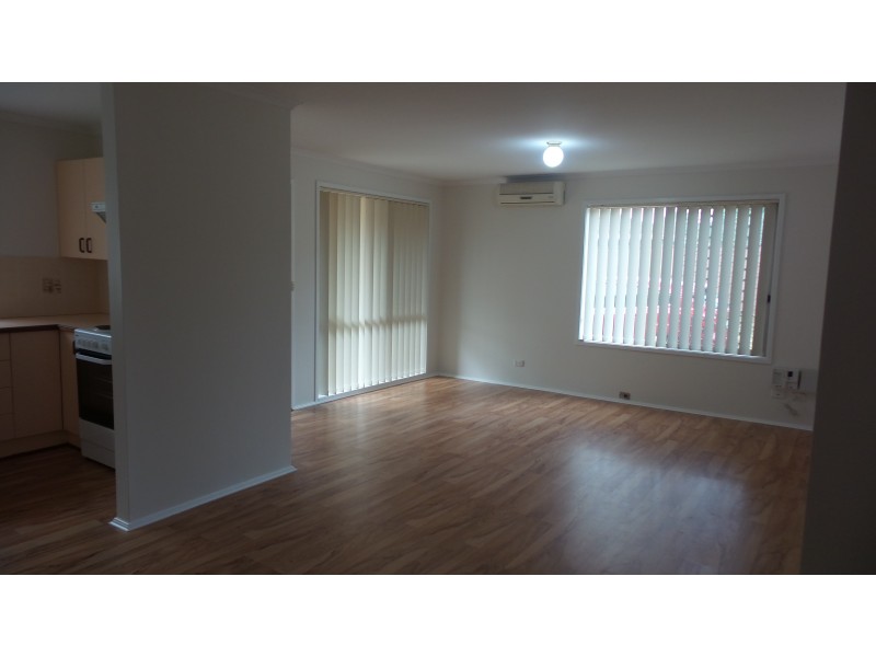 3/6 Carisbrooke Close, Bomaderry NSW 2541