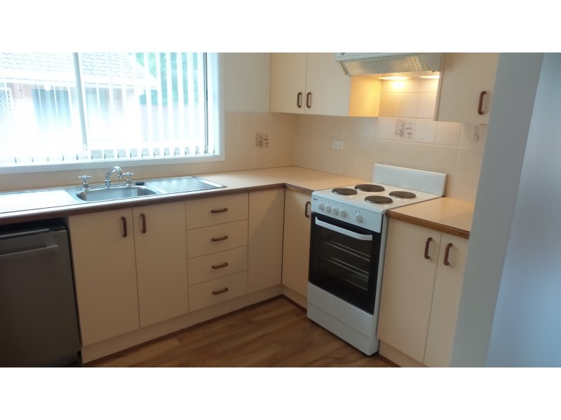 3/6 Carisbrooke Close, Bomaderry NSW 2541