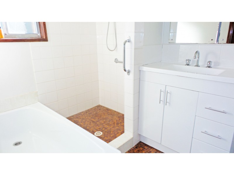 4 Camellia Grove, Bomaderry NSW 2541